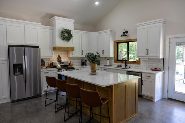 1756 County Road 45080 Road, Powderly, TX 75473