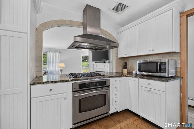 11 Sealand Drive, Newtown, CT 06470