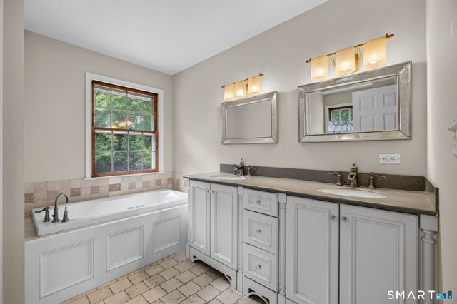 11 Sealand Drive, Newtown, CT 06470