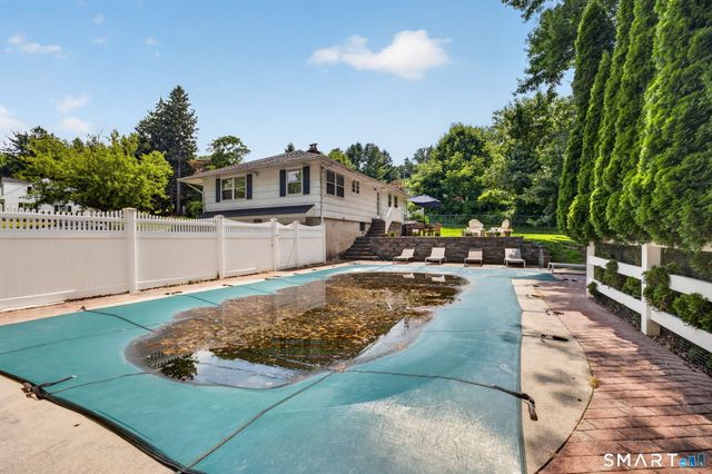 11 Sealand Drive, Newtown, CT 06470