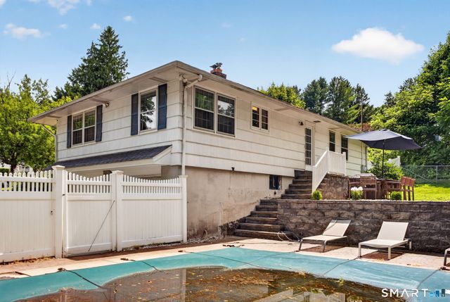 11 Sealand Drive, Newtown, CT 06470