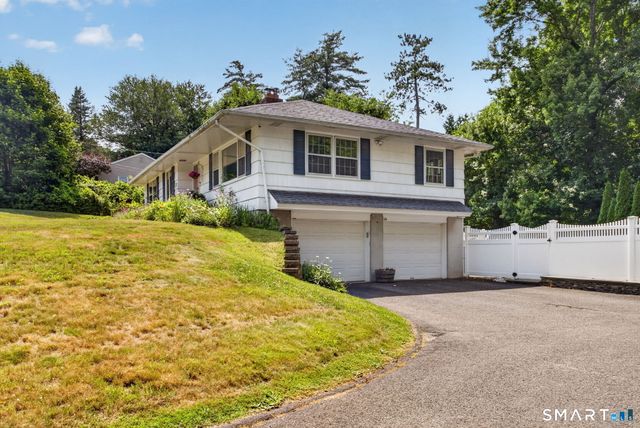 11 Sealand Drive, Newtown, CT 06470