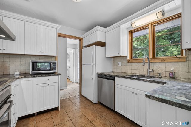 11 Sealand Drive, Newtown, CT 06470