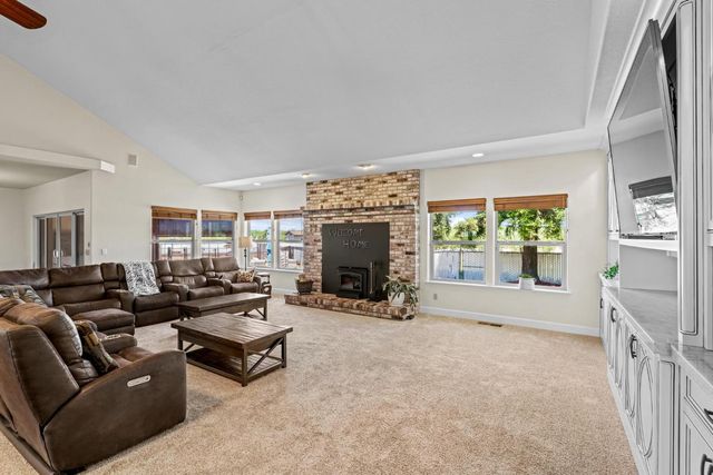 9885 E Louise, Manteca, CA 95336
