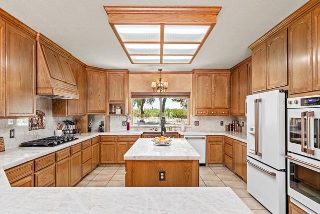 9885 E Louise, Manteca, CA 95336