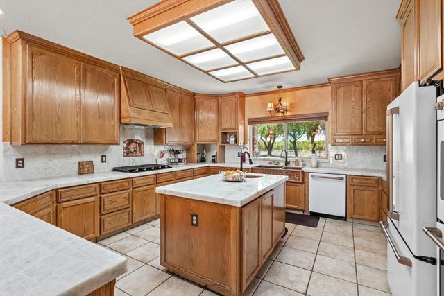 9885 E Louise, Manteca, CA 95336