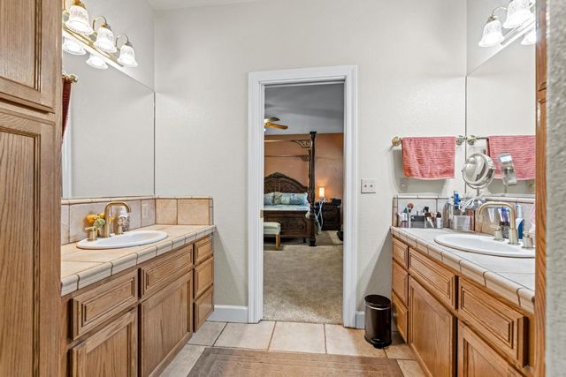 9885 E Louise, Manteca, CA 95336