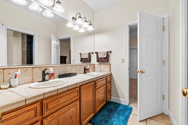 9885 E Louise, Manteca, CA 95336