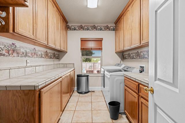9885 E Louise, Manteca, CA 95336