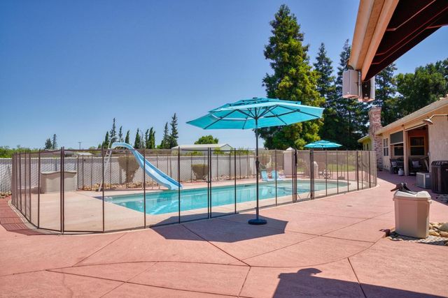 9885 E Louise, Manteca, CA 95336