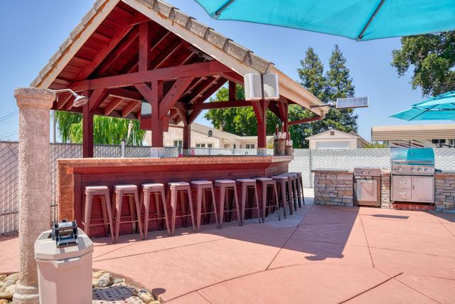 9885 E Louise, Manteca, CA 95336