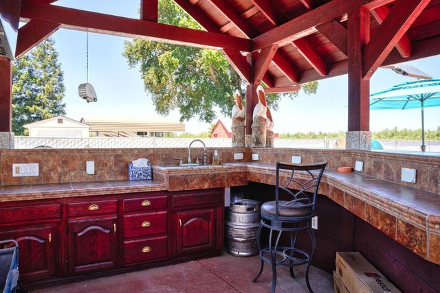 9885 E Louise, Manteca, CA 95336