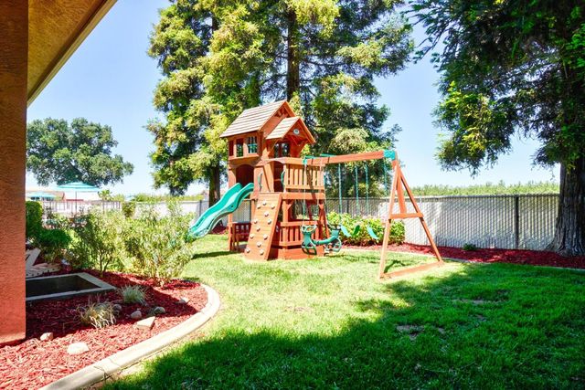 9885 E Louise, Manteca, CA 95336
