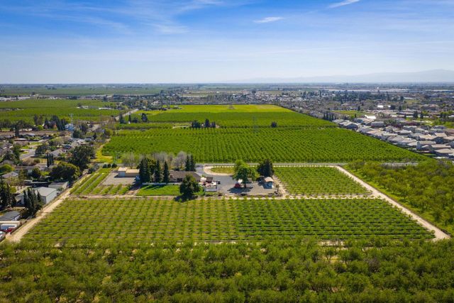 9885 E Louise, Manteca, CA 95336