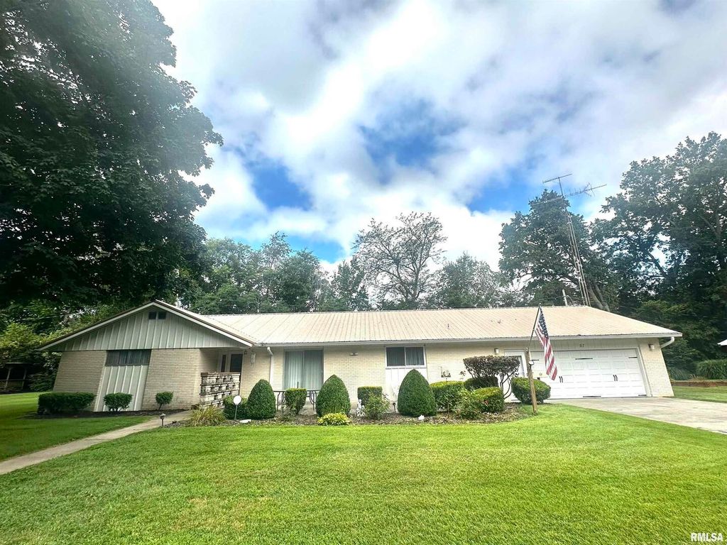 Image 1 of property listing at 57 SHERWOOD Drive, Centralia, IL 62801