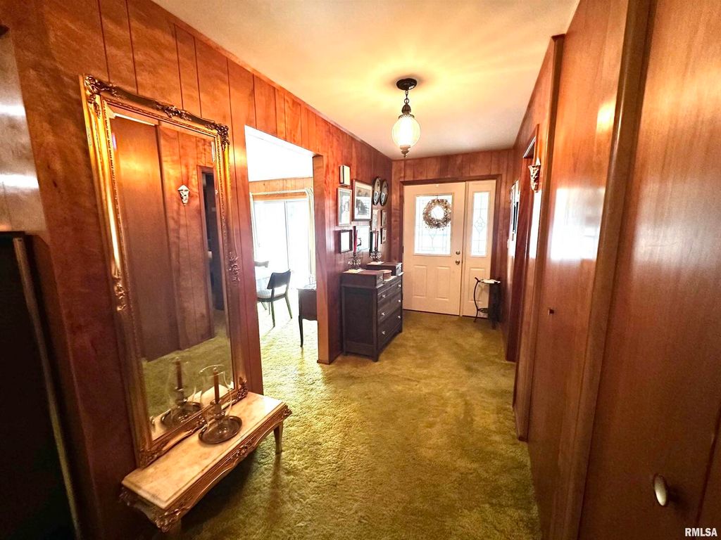 Image 2 of property listing at 57 SHERWOOD Drive, Centralia, IL 62801