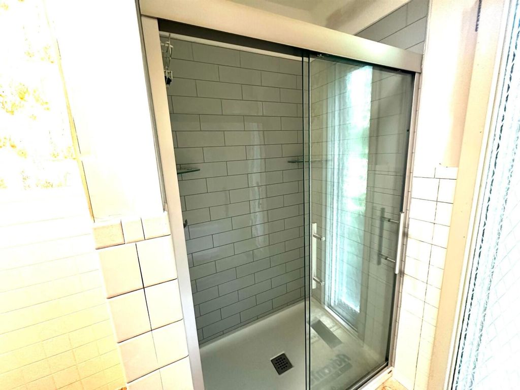 Image 16 of property listing at 57 SHERWOOD Drive, Centralia, IL 62801