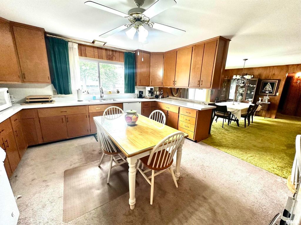 Image 3 of property listing at 57 SHERWOOD Drive, Centralia, IL 62801