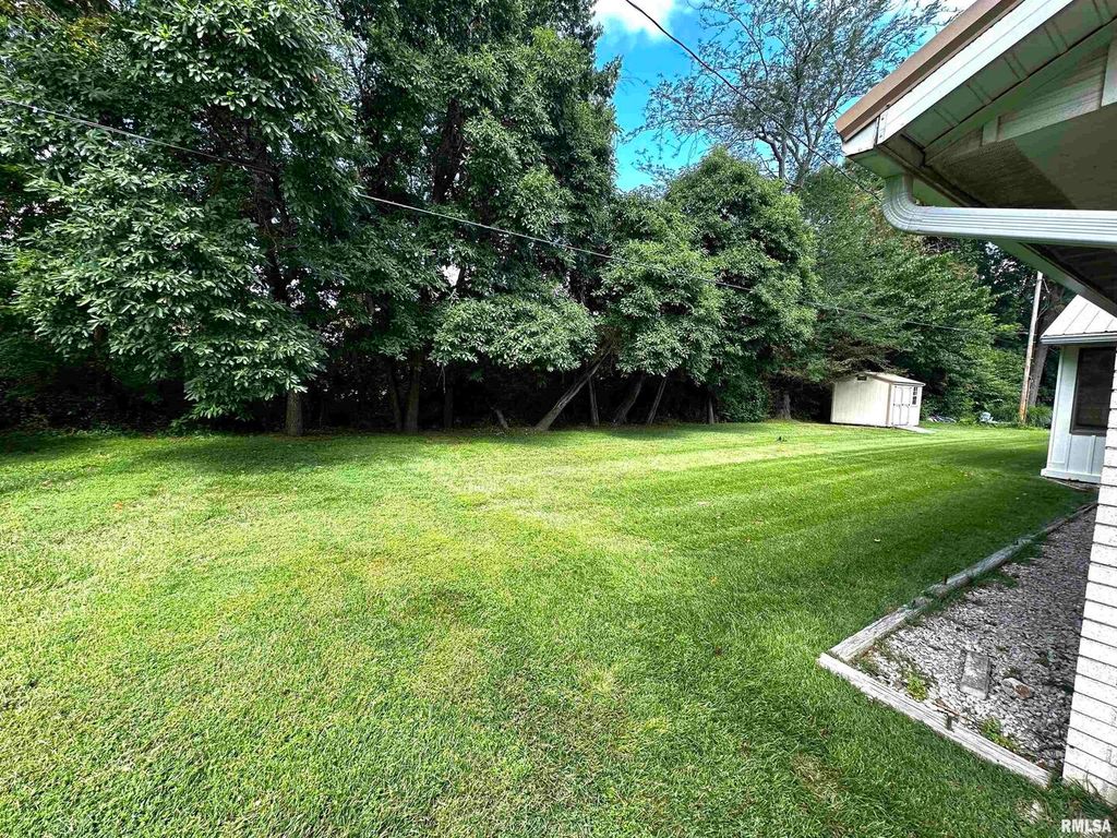 Image 26 of property listing at 57 SHERWOOD Drive, Centralia, IL 62801