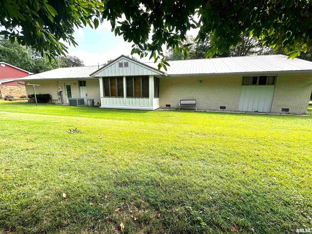 Image 27 of property listing at 57 SHERWOOD Drive, Centralia, IL 62801