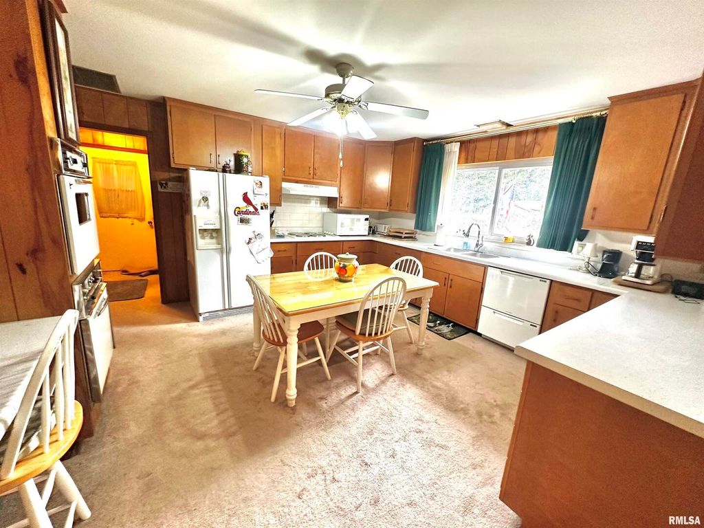 Image 4 of property listing at 57 SHERWOOD Drive, Centralia, IL 62801