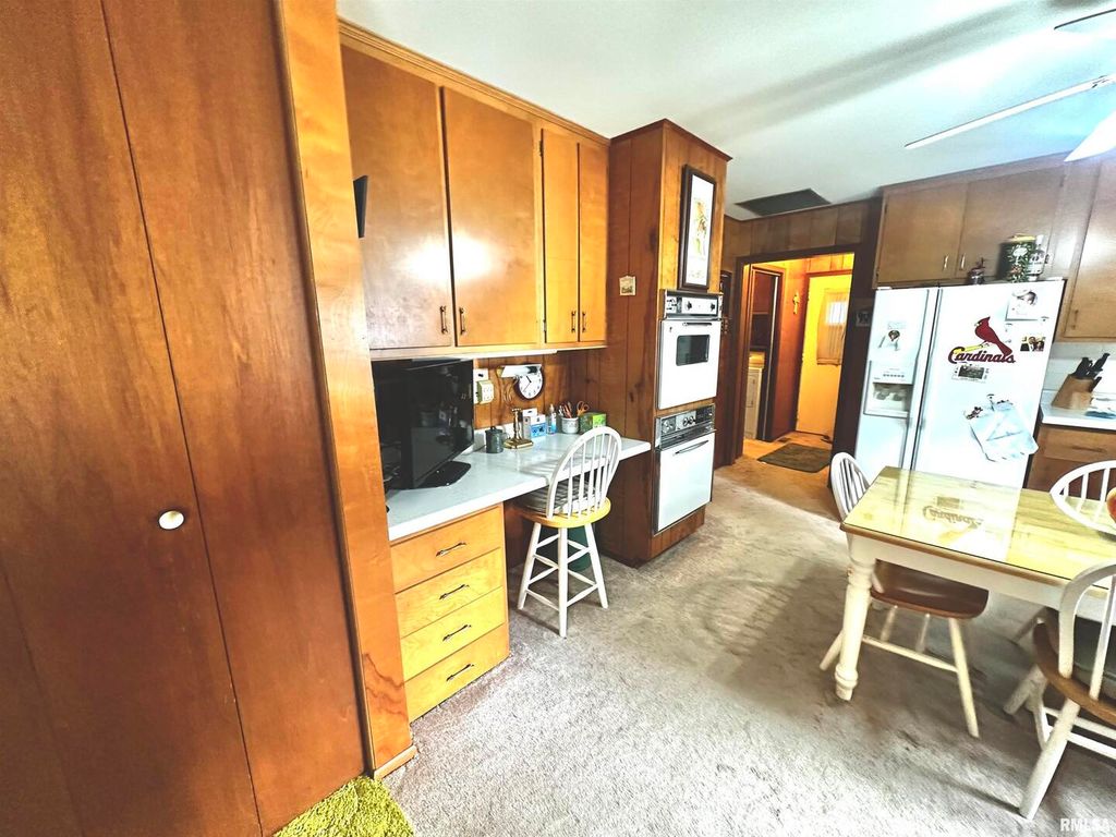 Image 5 of property listing at 57 SHERWOOD Drive, Centralia, IL 62801
