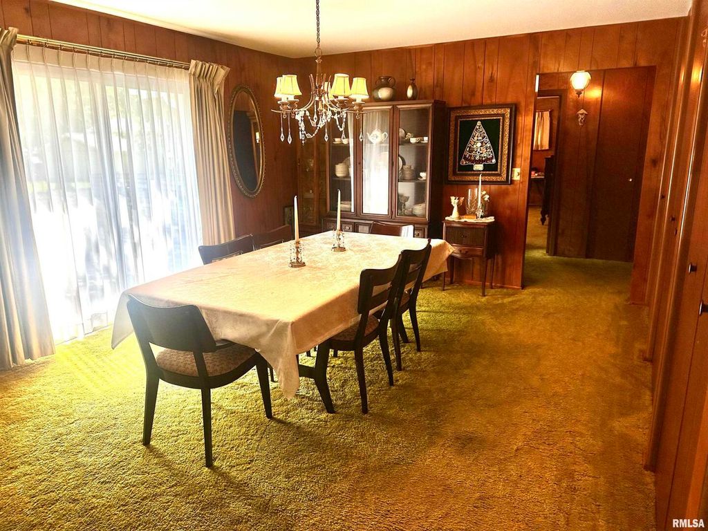 Image 7 of property listing at 57 SHERWOOD Drive, Centralia, IL 62801