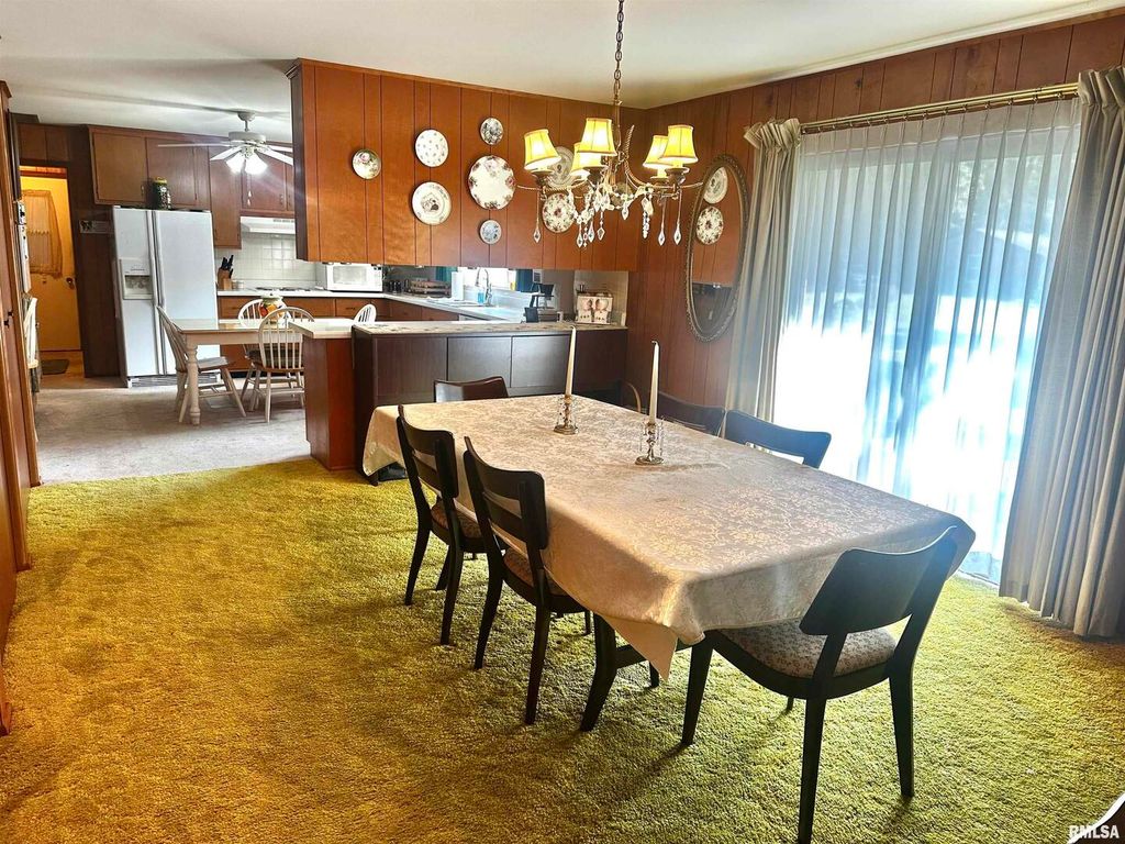 Image 8 of property listing at 57 SHERWOOD Drive, Centralia, IL 62801