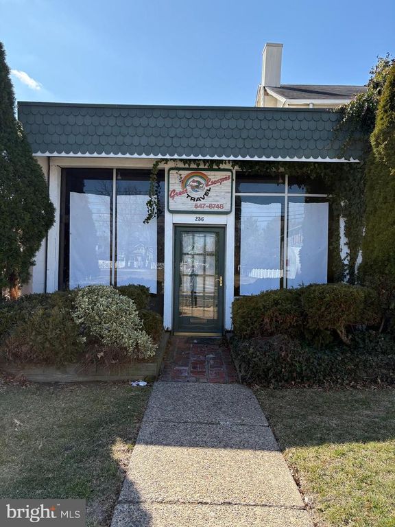 256 S WHITE HORSE PIKE, Audubon, NJ 08106