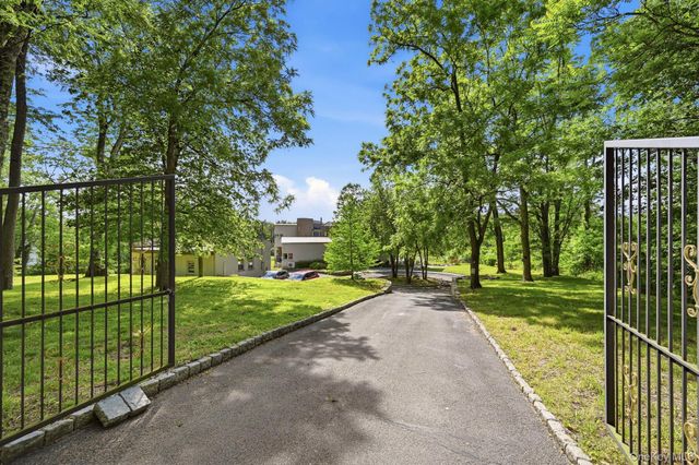 151 Bellvale Lakes Road, Warwick, NY 10990