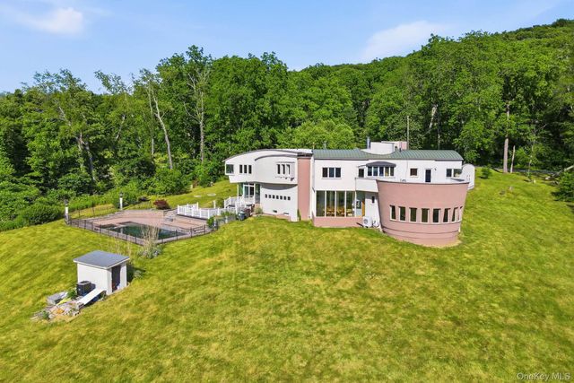 151 Bellvale Lakes Road, Warwick, NY 10990
