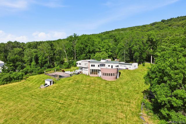 151 Bellvale Lakes Road, Warwick, NY 10990