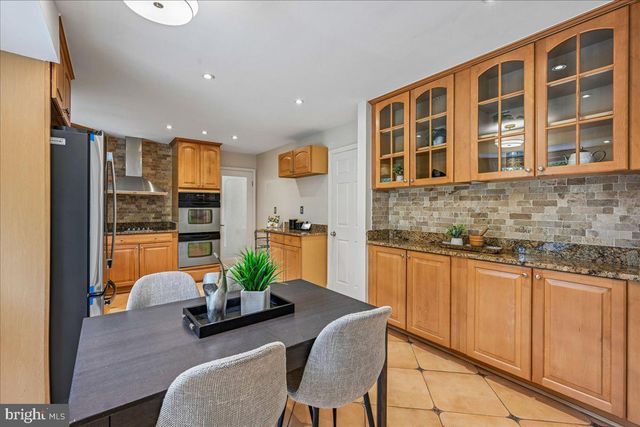 8807 BELLS MILL RD, Potomac, MD 20854