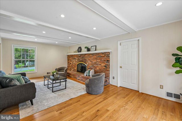 8807 BELLS MILL RD, Potomac, MD 20854