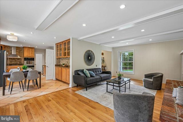 8807 BELLS MILL RD, Potomac, MD 20854