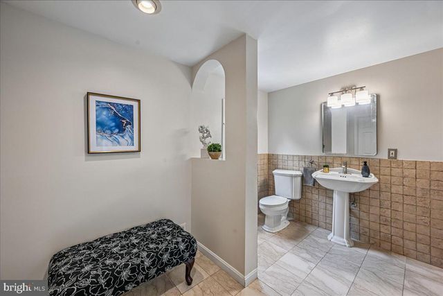 8807 BELLS MILL RD, Potomac, MD 20854