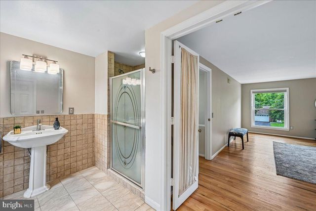 8807 BELLS MILL RD, Potomac, MD 20854
