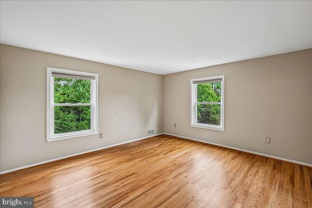 8807 BELLS MILL RD, Potomac, MD 20854