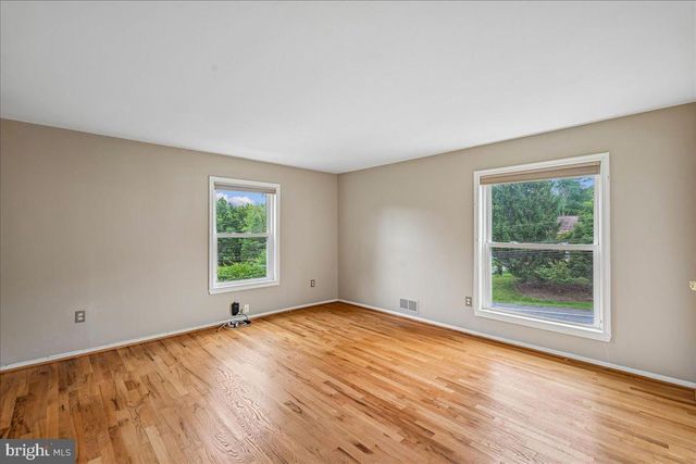 8807 BELLS MILL RD, Potomac, MD 20854