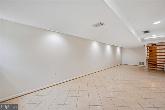 8807 BELLS MILL RD, Potomac, MD 20854