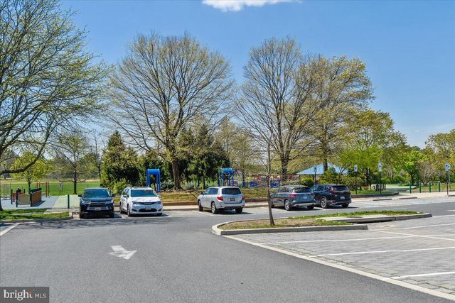 8807 BELLS MILL RD, Potomac, MD 20854