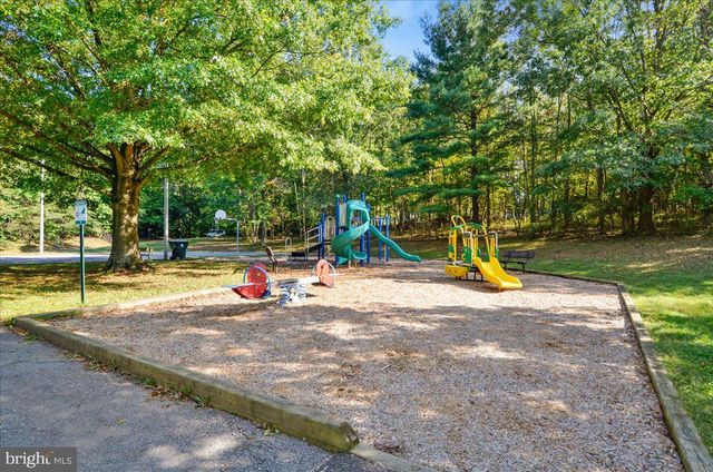 8807 BELLS MILL RD, Potomac, MD 20854