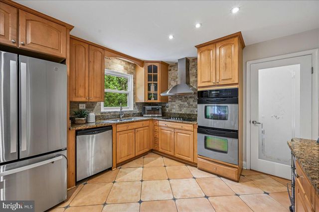 8807 BELLS MILL RD, Potomac, MD 20854