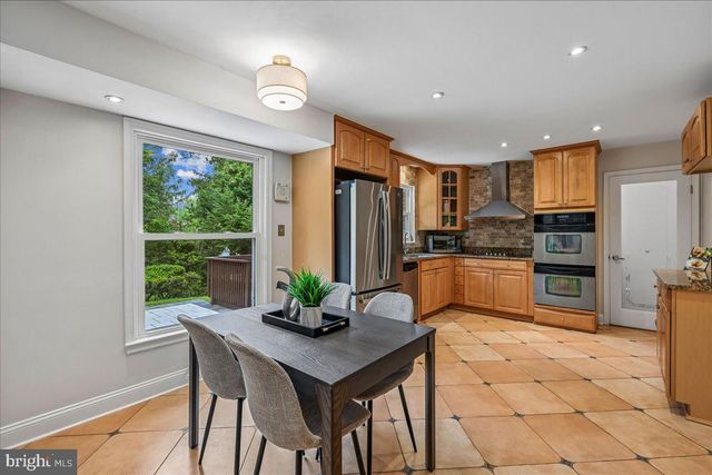 8807 BELLS MILL RD, Potomac, MD 20854