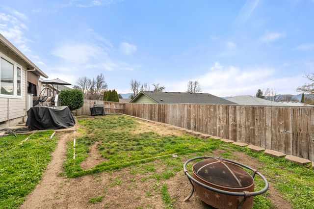 3043 Colonial Avenue, Medford, OR 97504