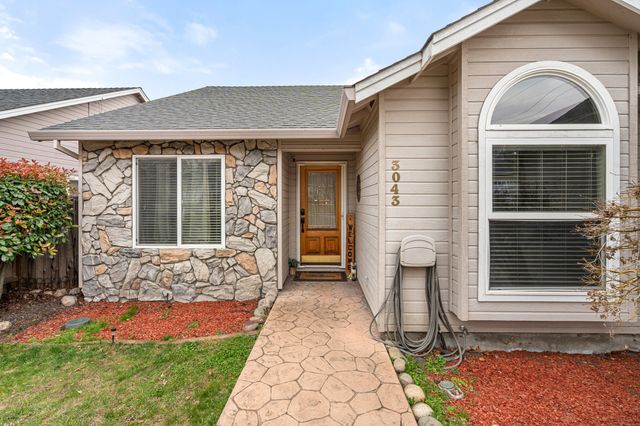 3043 Colonial Avenue, Medford, OR 97504