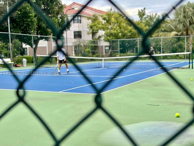 10121 W Sunrise Blvd 204, Plantation, FL 33322