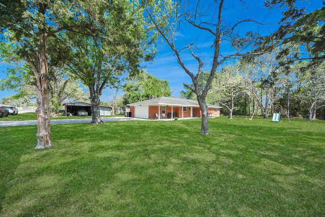 1405 Avenue G, Danbury, TX 77534