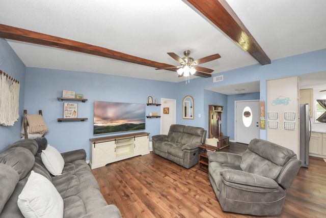 1405 Avenue G, Danbury, TX 77534