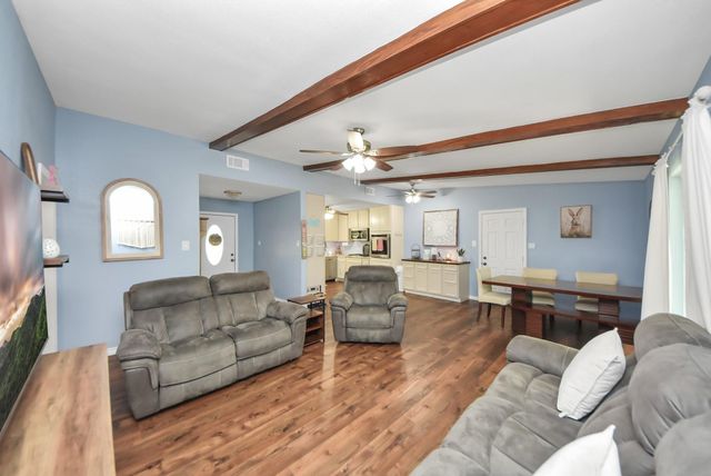 1405 Avenue G, Danbury, TX 77534